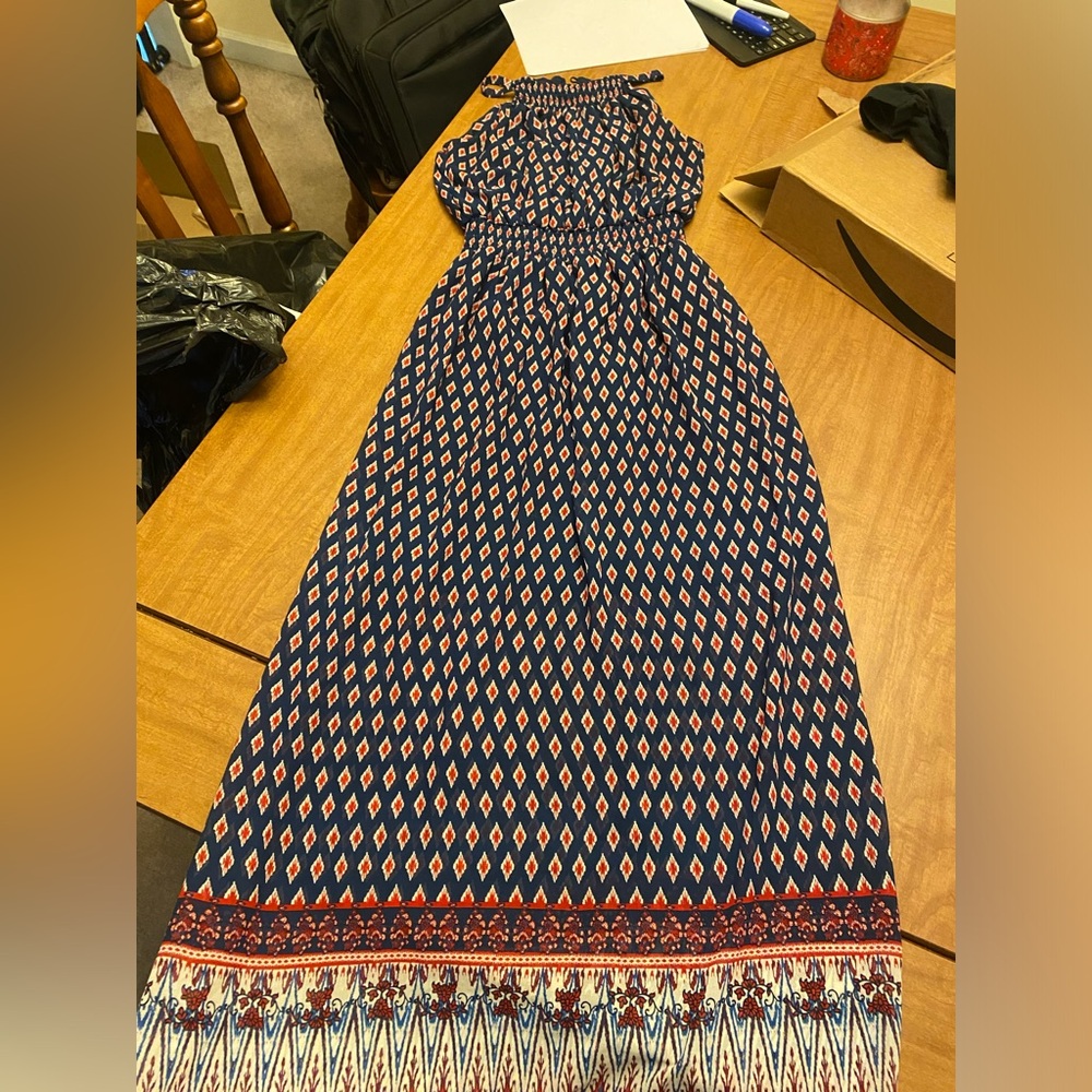 Dress with underneath layer, neck button